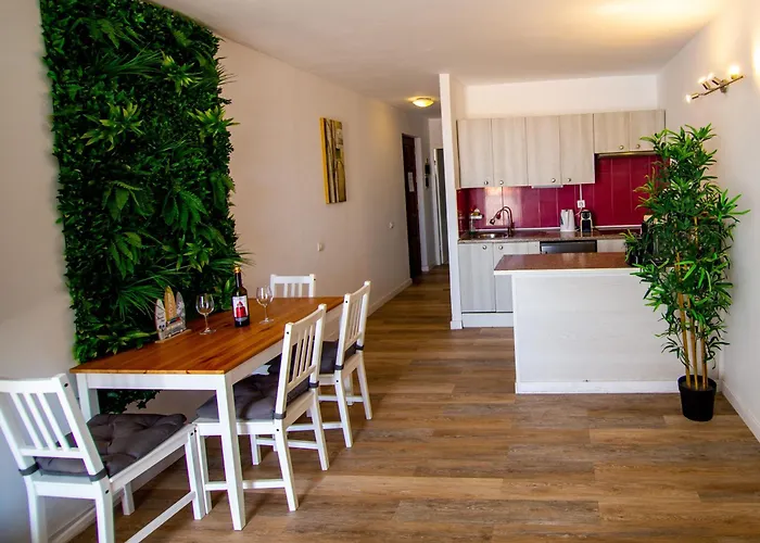 The Great Palm Apartment